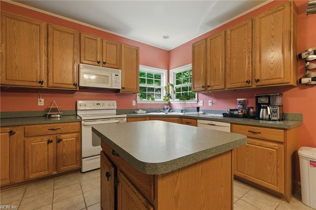 418 Rolling Hills DR, Williamsburg, VA 23185