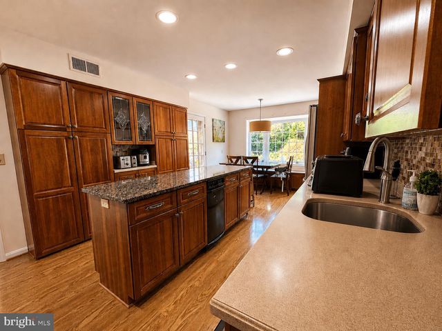 7327 YATES CT, Mclean, VA 22101