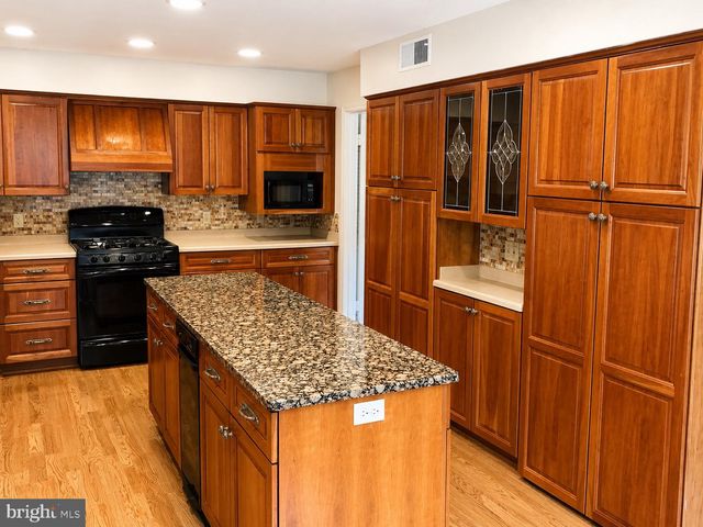 7327 YATES CT, Mclean, VA 22101