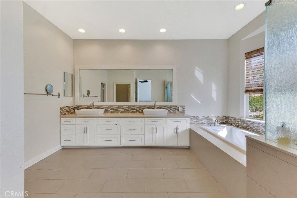 Image 31 of property listing at 12826 Via Donatello, Porter Ranch, CA 91326