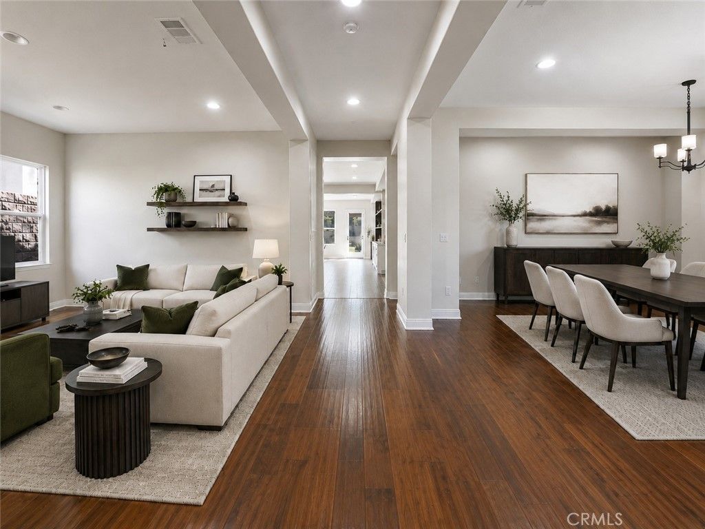Image 4 of property listing at 12826 Via Donatello, Porter Ranch, CA 91326