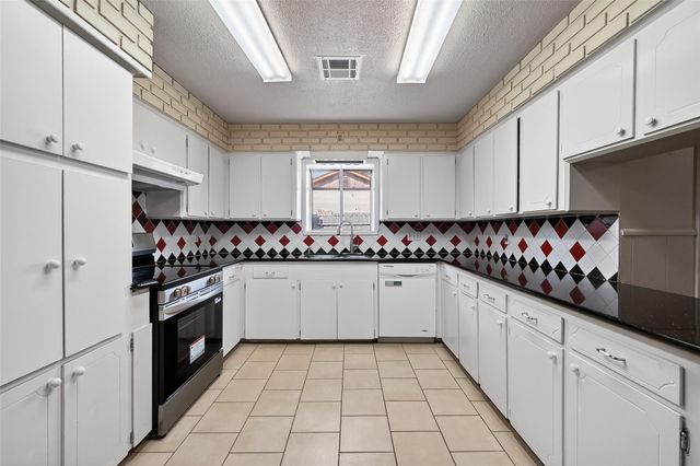 2319 Blue Willow Drive, Houston, TX 77042