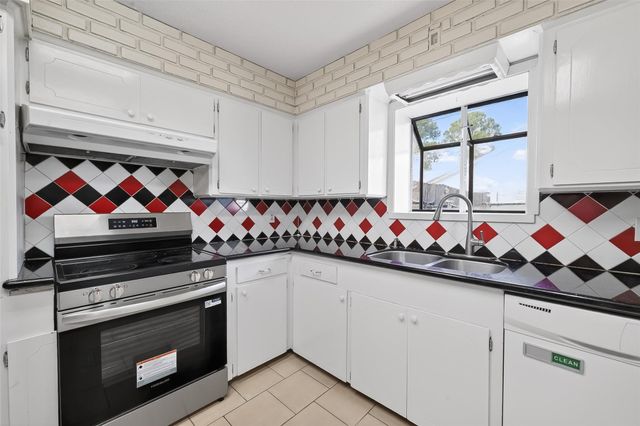 2319 Blue Willow Drive, Houston, TX 77042