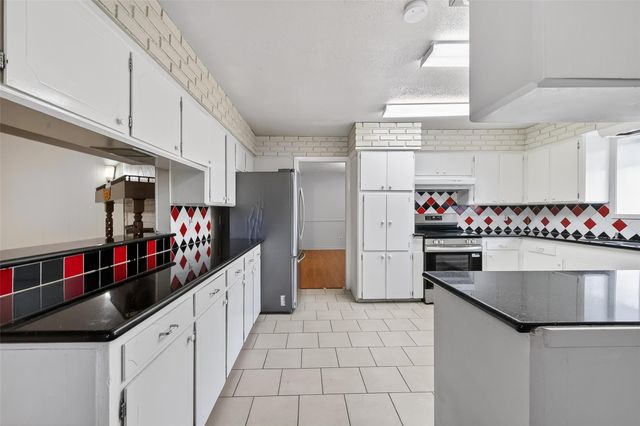 2319 Blue Willow Drive, Houston, TX 77042