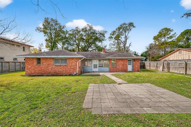 2319 Blue Willow Drive, Houston, TX 77042