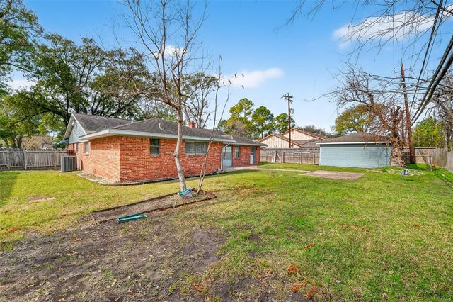 2319 Blue Willow Drive, Houston, TX 77042