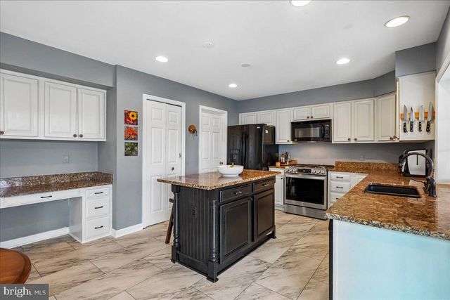 8307 RICHLAWN TER, Fairfax Station, VA 22039