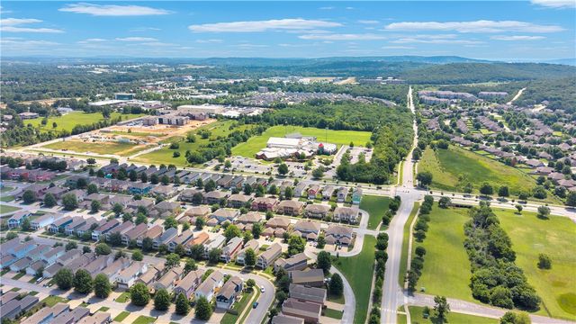 536 Tennyson Lane, Fayetteville, AR 72704