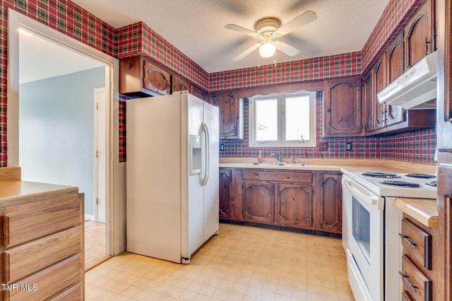 219 Bear Track Road, Jonesborough, TN 37659