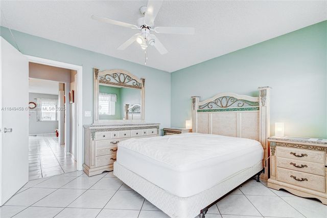 800 SW 10th Ter 20T, Hallandale Beach, FL 33009
