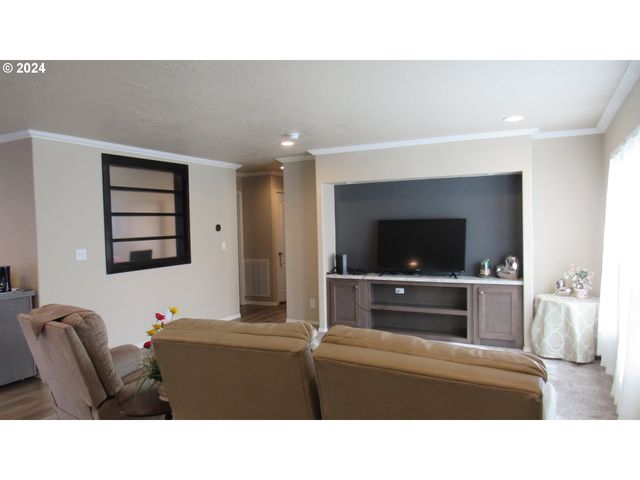 765 Sw CHEHALIS Ave, Chehalis, WA 98532