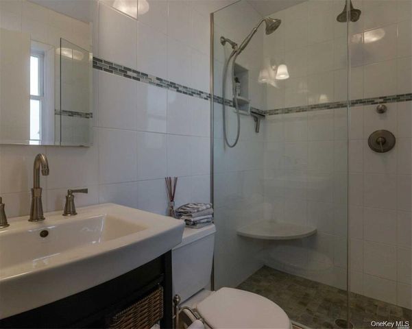 458 W Chester Street Upper, Long Beach, NY 11561
