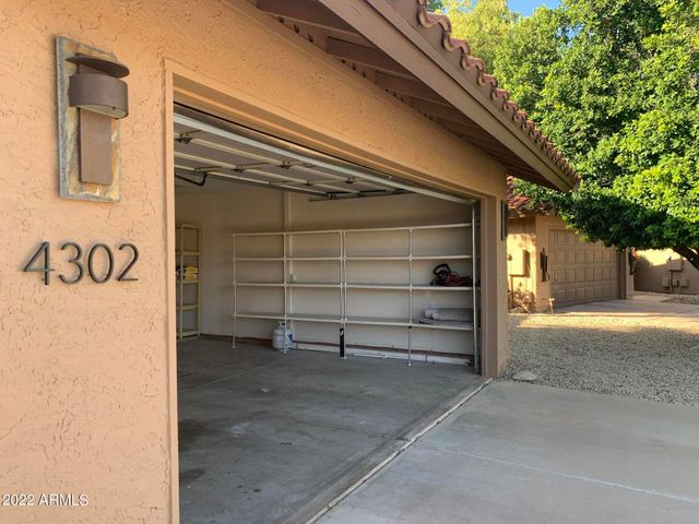 4302 E BANNOCK Street, Phoenix, AZ 85044