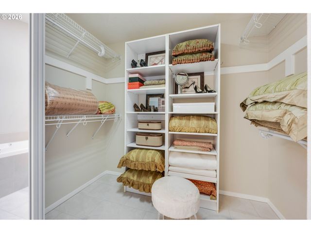 9645 Nw SILVER RIDGE Loop, Portland, OR 97229