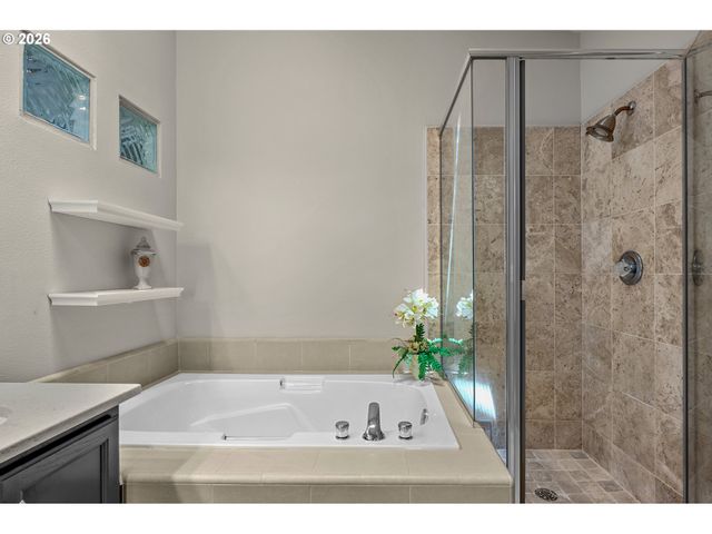 9645 Nw SILVER RIDGE Loop, Portland, OR 97229