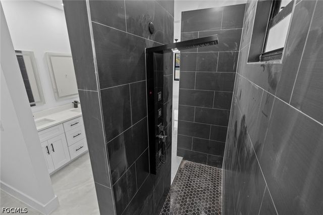 2826 NW 42nd AVE, Cape Coral, FL 33993