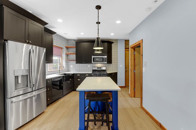 1225 W Greenleaf Avenue 3E, Chicago, IL 60626