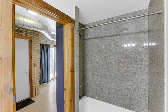 1225 W Greenleaf Avenue 3E, Chicago, IL 60626