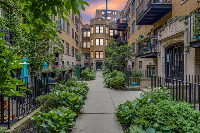 1225 W Greenleaf Avenue 3E, Chicago, IL 60626