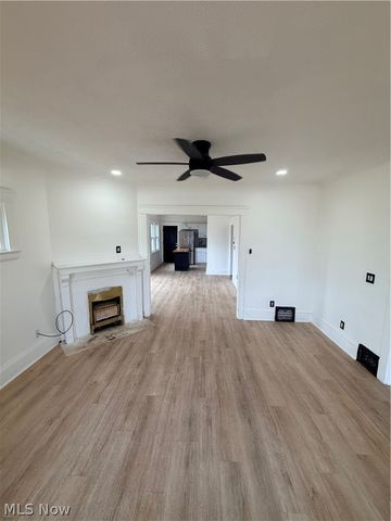 10222 Parkgate Avenue, Cleveland, OH 44108