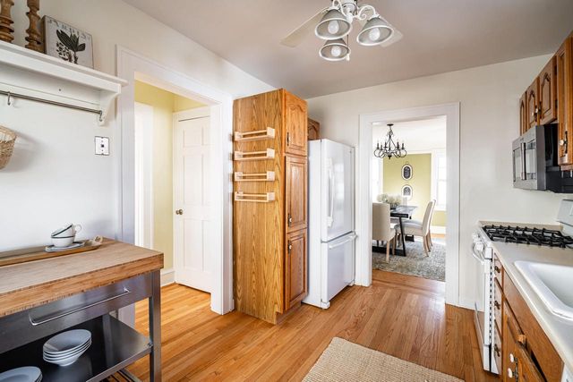 1753 Underwood AVENUE, Wauwatosa, WI 53213