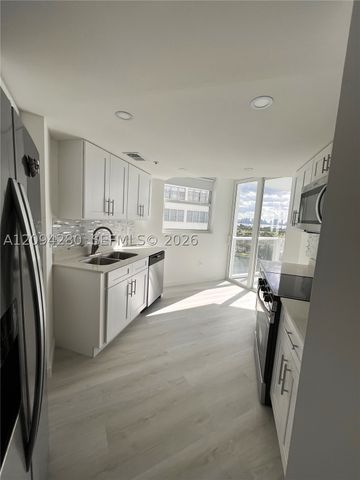 5880 Collins Ave PH-1, Miami Beach, FL 33140
