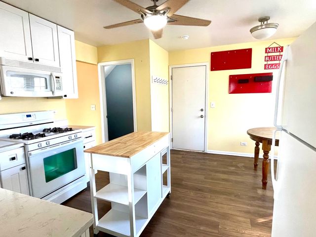 10 Lindsey Court W, Bolingbrook, IL 60440