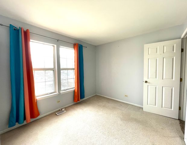 10 Lindsey Court W, Bolingbrook, IL 60440