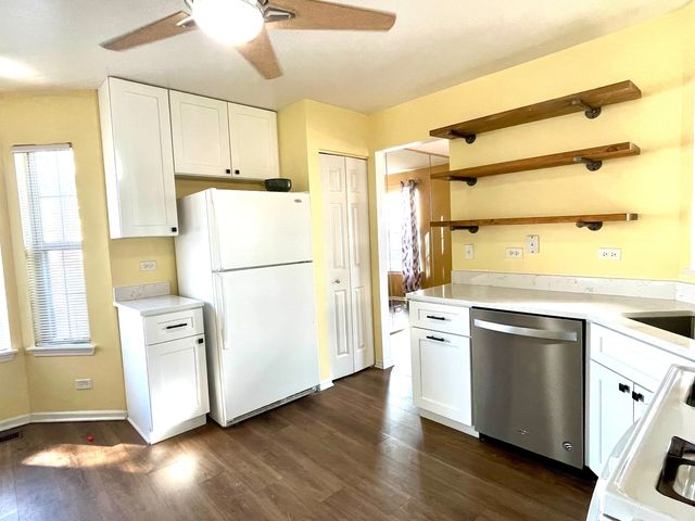 10 Lindsey Court W, Bolingbrook, IL 60440