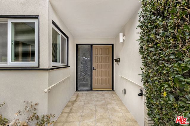 4829 Dempsey Avenue, Encino, CA 91436