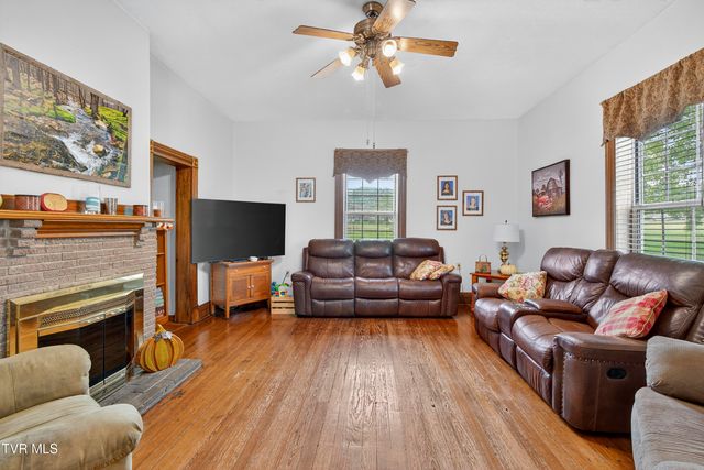 33163 Clinchburg Road, Meadowview, VA 24361