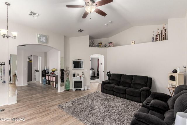 7951 S Wild Primrose Avenue, Tucson, AZ 85747