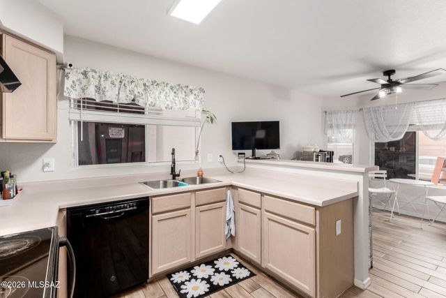 7951 S Wild Primrose Avenue, Tucson, AZ 85747