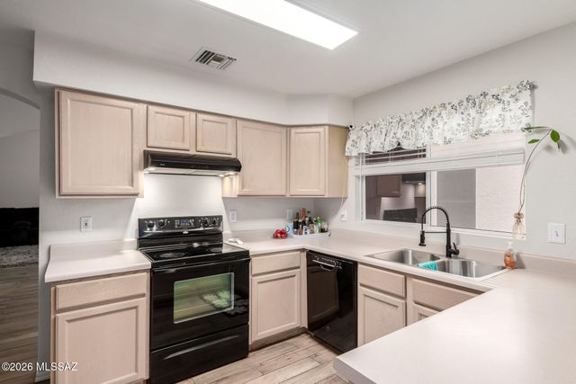 7951 S Wild Primrose Avenue, Tucson, AZ 85747