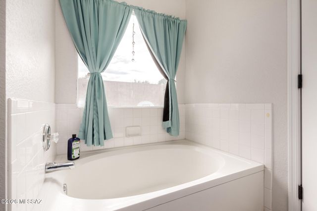 7951 S Wild Primrose Avenue, Tucson, AZ 85747