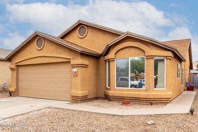 7951 S Wild Primrose Avenue, Tucson, AZ 85747