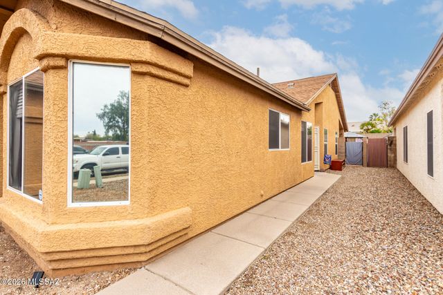 7951 S Wild Primrose Avenue, Tucson, AZ 85747