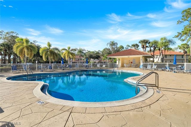 610 Luisa CT 802-1, Naples, FL 34104