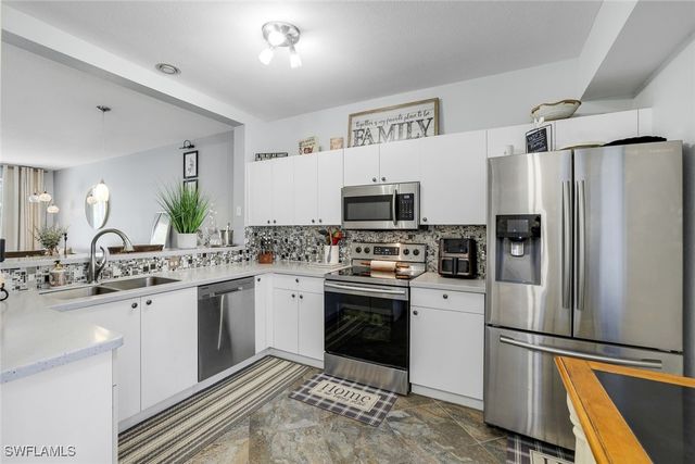 610 Luisa CT 802-1, Naples, FL 34104