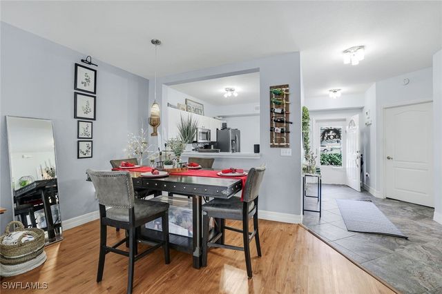 610 Luisa CT 802-1, Naples, FL 34104