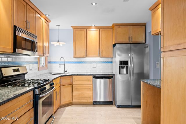 125 Garnett Lane, Guilderland, NY 12159