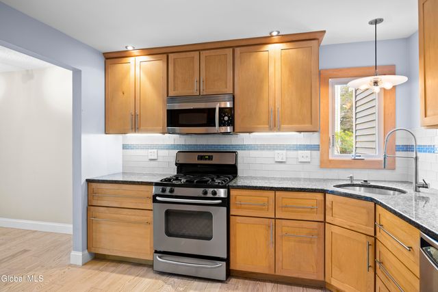 125 Garnett Lane, Guilderland, NY 12159