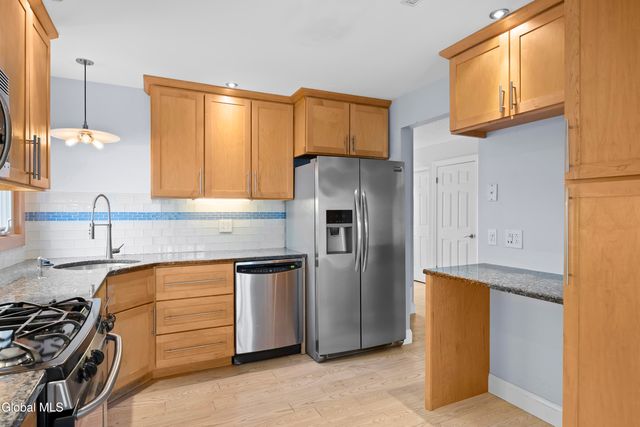 125 Garnett Lane, Guilderland, NY 12159