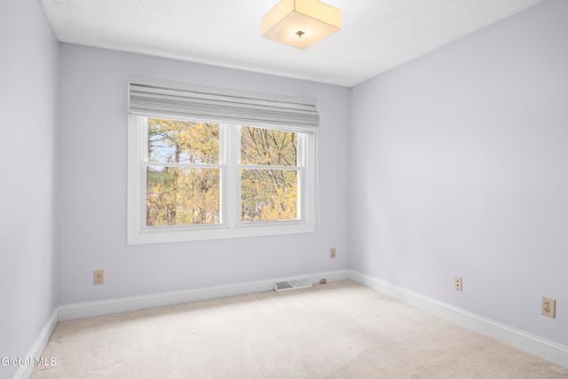 125 Garnett Lane, Guilderland, NY 12159