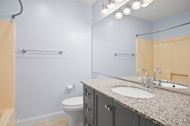 125 Garnett Lane, Guilderland, NY 12159
