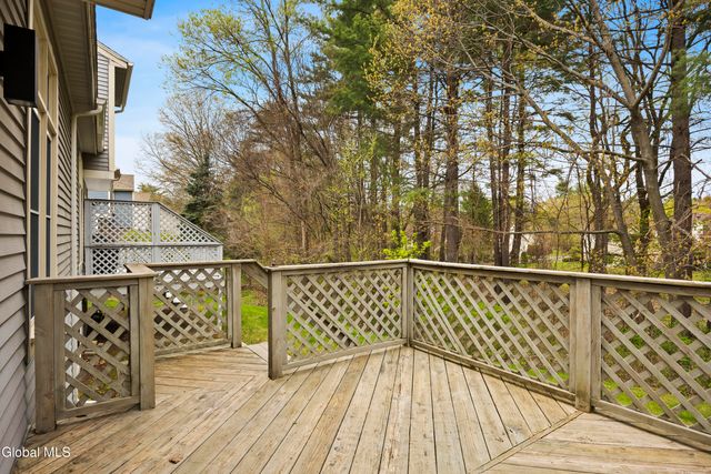 125 Garnett Lane, Guilderland, NY 12159