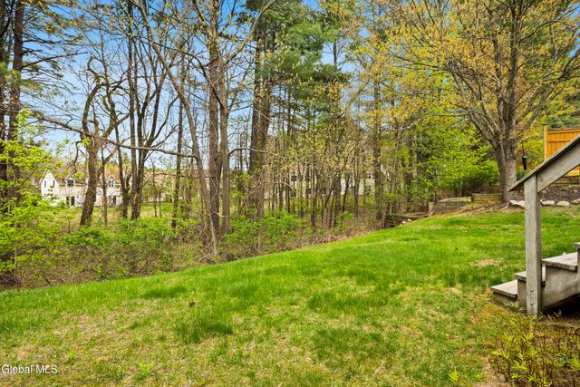 125 Garnett Lane, Guilderland, NY 12159