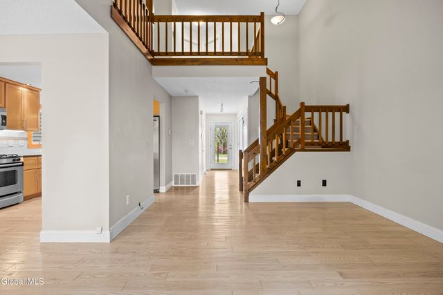 125 Garnett Lane, Guilderland, NY 12159