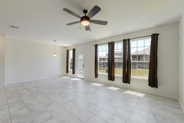 355 Planters LN, Georgetown, TX 78626