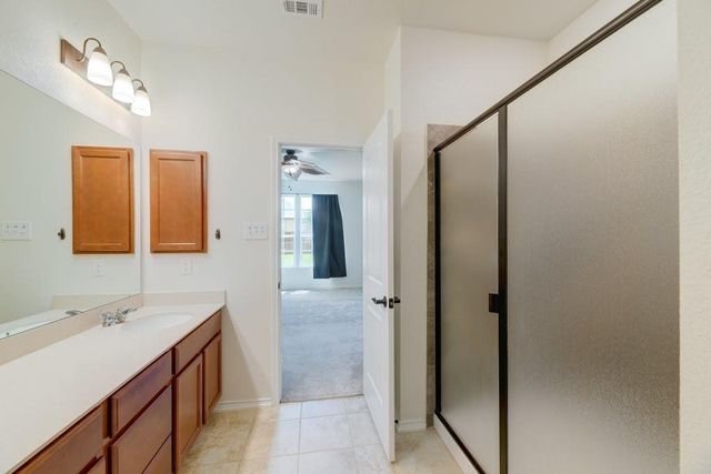 355 Planters LN, Georgetown, TX 78626